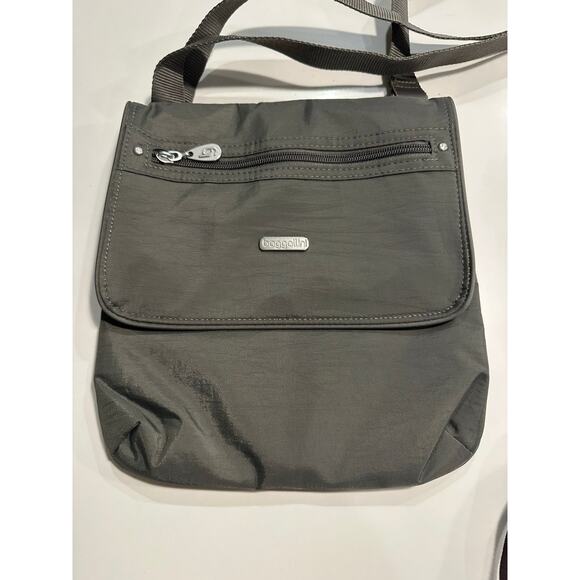 Baggallini NWOT Flap 2 It Large Lightweight Nylon Gray Crossbody Bag - Picture 2 of 15